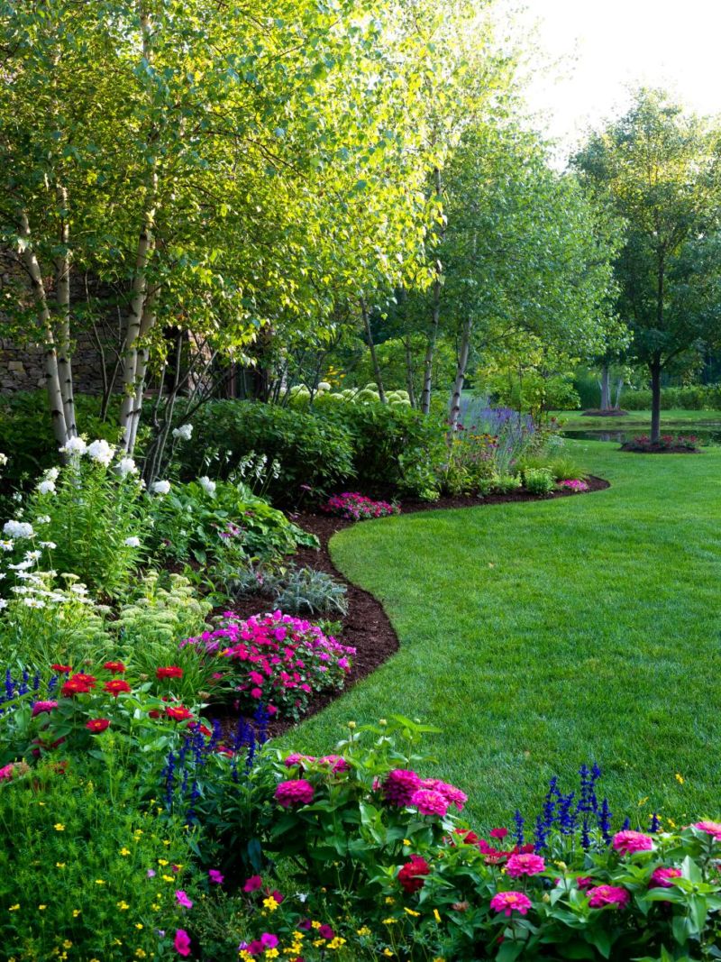 ci-preen_lawn-planting-bed_v-jpg-rend-hgtvcom-966-1288