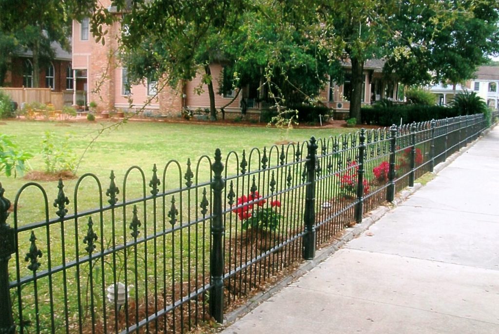decorative-metal-garden-fencing-panels
