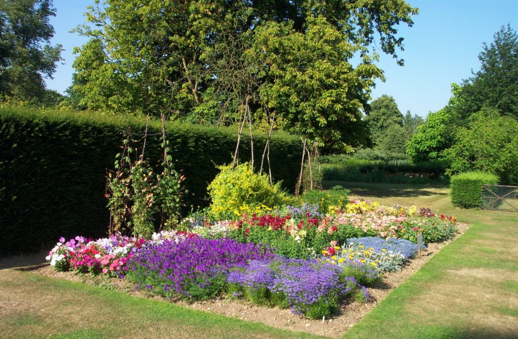 harris_garden_flower_bed