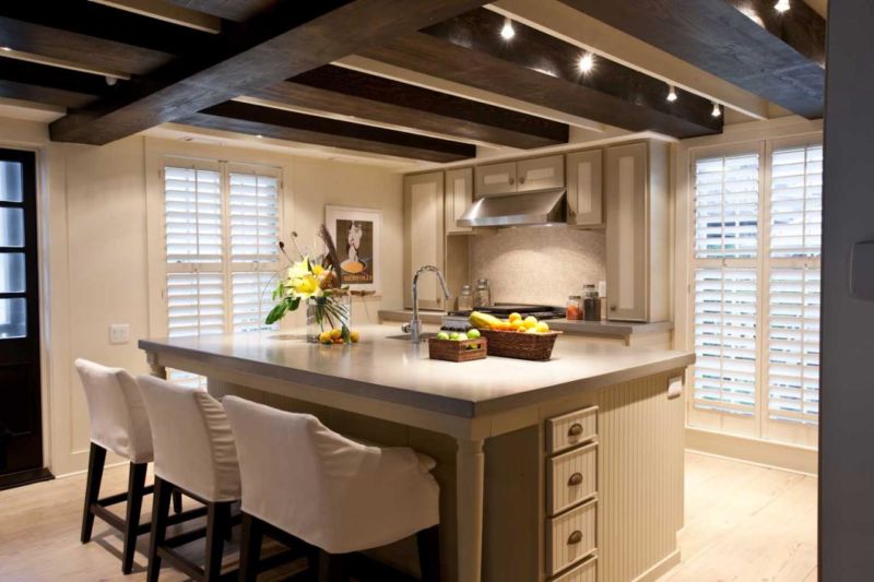musso-design-group_rosemary-beach-house_kitchen-jpg-rend-hgtvcom-1280-853
