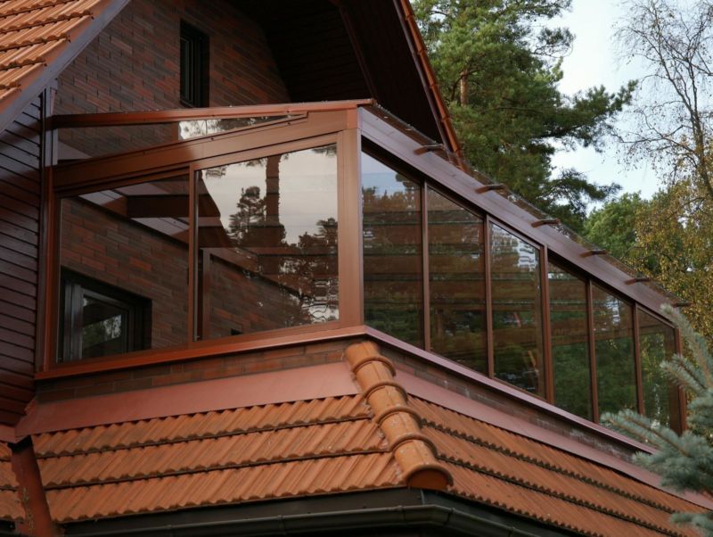 balkon-na-dache-svoimi-rukami-nad-verandoy