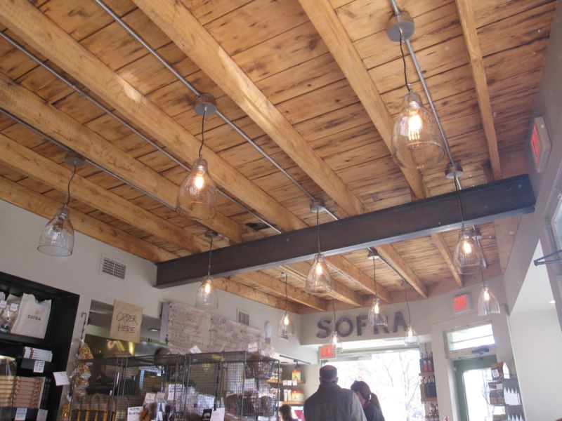exposed-beam-ceiling-homes