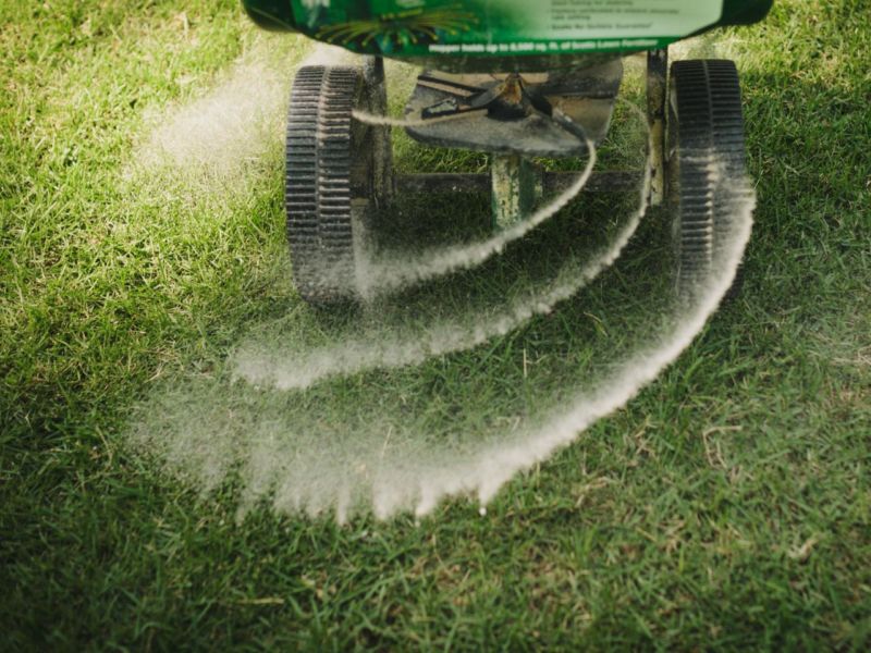 fertilizing-the-lawn_h-jpg-rend-hgtvcom-1280-960
